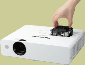 Prenosný videodataprojektor Panasonic PT-LB360E
